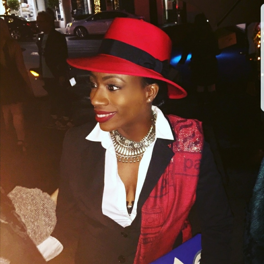 Meet your Posher,Kimberlee❤️Thank U4 shopping,Kindly accept your orders promptly